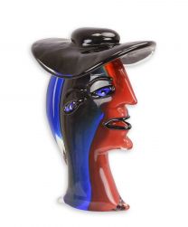 A MURANO STYLE GLASS FIGURINE OF A LADY HEAD WITH HAT