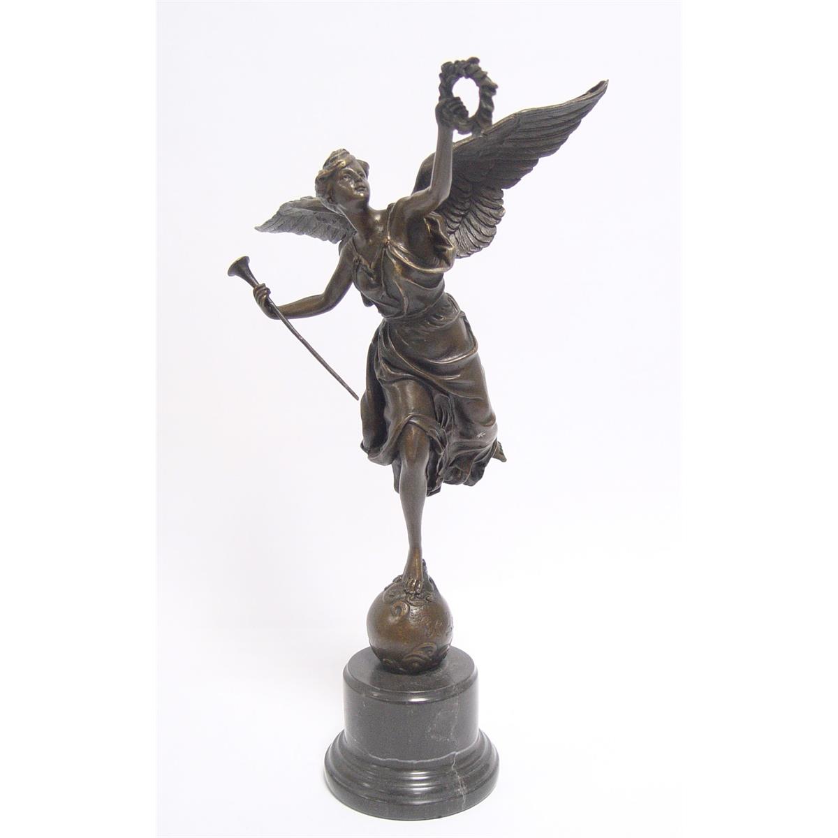 A BRONZE SCULPTURE OF THE WINGED VICTORY